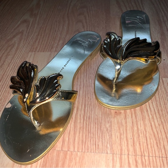 SELL BY 10/24/25 Giuseppe Zanotti Nuvorock Metallic Gold Wing Flat Thong Sandals - Picture 15 of 16